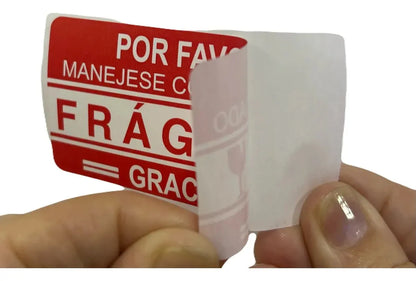 Etiqueta adhesiva roja con texto 'frágil', para envíos y protección de paquetes.